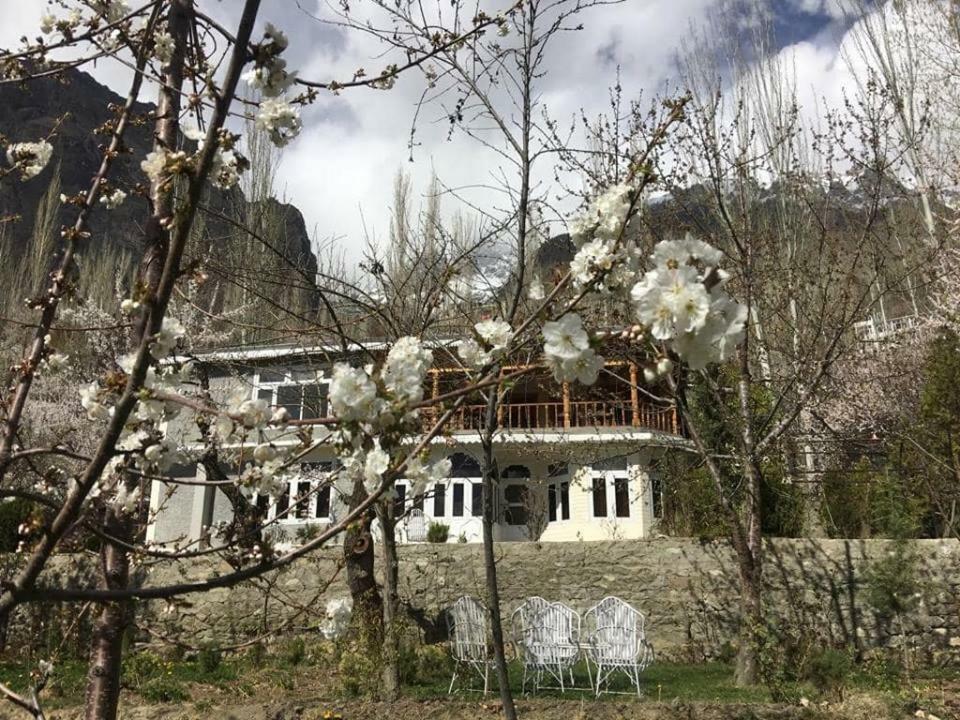 Embassy Villa Suites Karimabad  Exterior photo